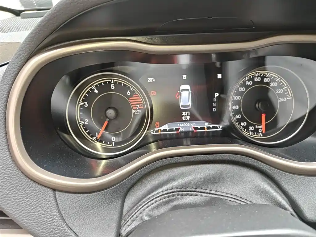 Cherokee 2.0 L Leading