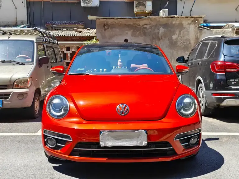 Volkswagen Beetle 180 TSI Joy Motion Orange