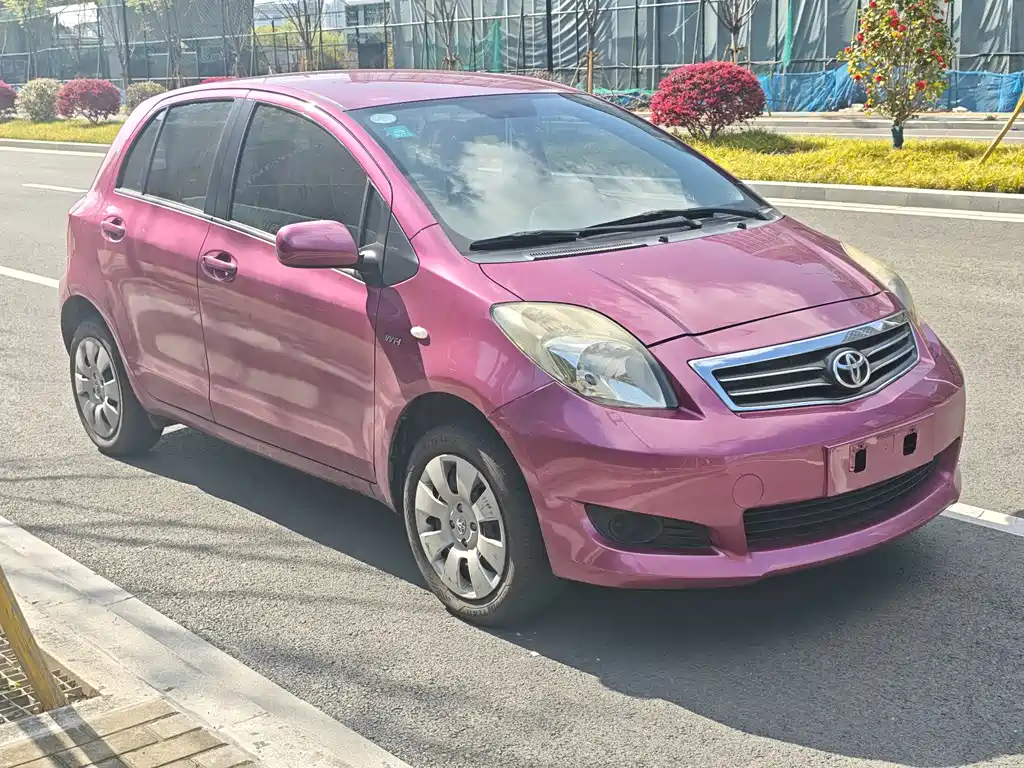 Yaris 1.6 E Auto Charm Motion