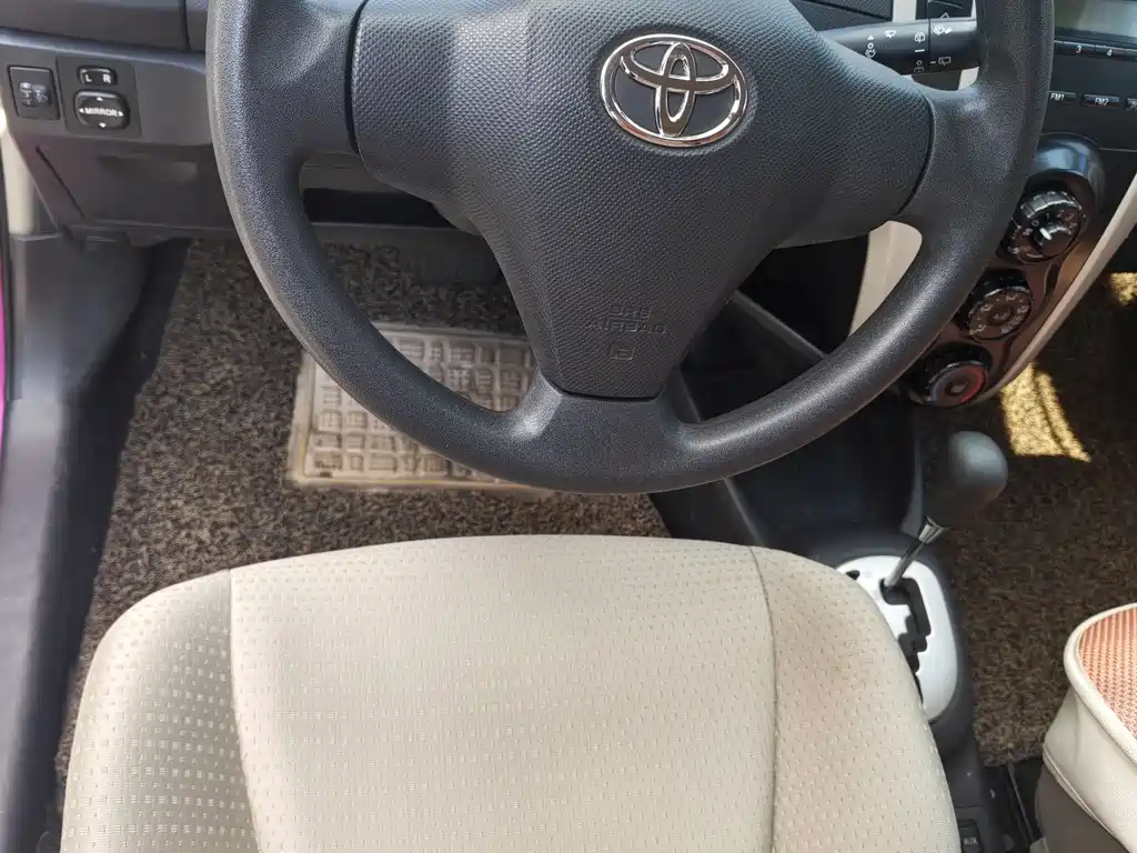 Yaris 1.6 E Auto Charm Motion