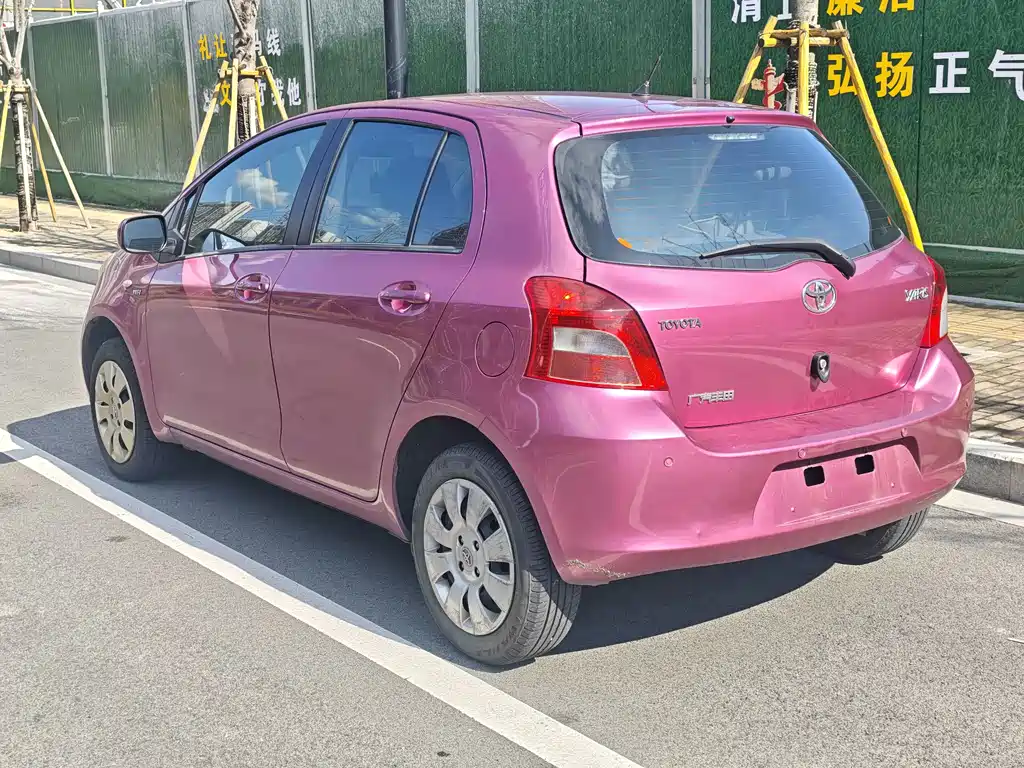 Yaris 1.6 E Auto Charm Motion