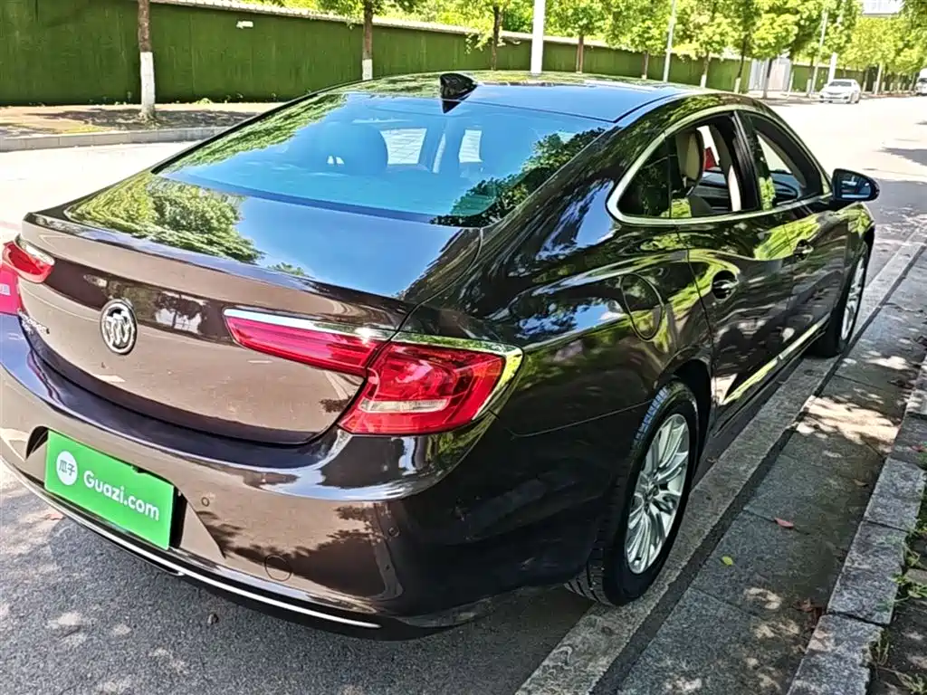 LaCrosse Facelift 20 T Leading