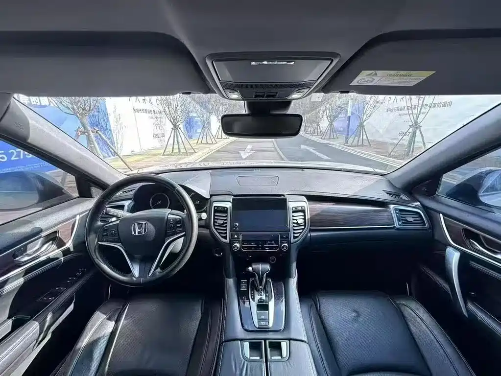 Honda UR-V 240 TURBO 2 WD Luxury CN-V