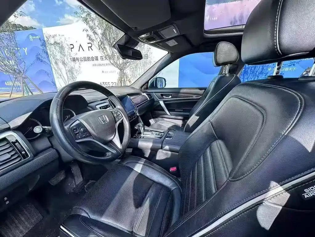 Honda UR-V 240 TURBO 2 WD Luxury CN-V