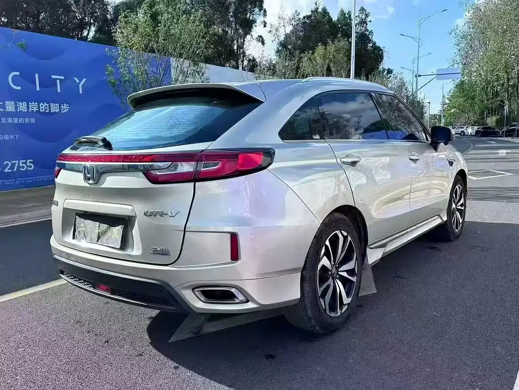 Honda UR-V 240 TURBO 2 WD Luxury CN-V
