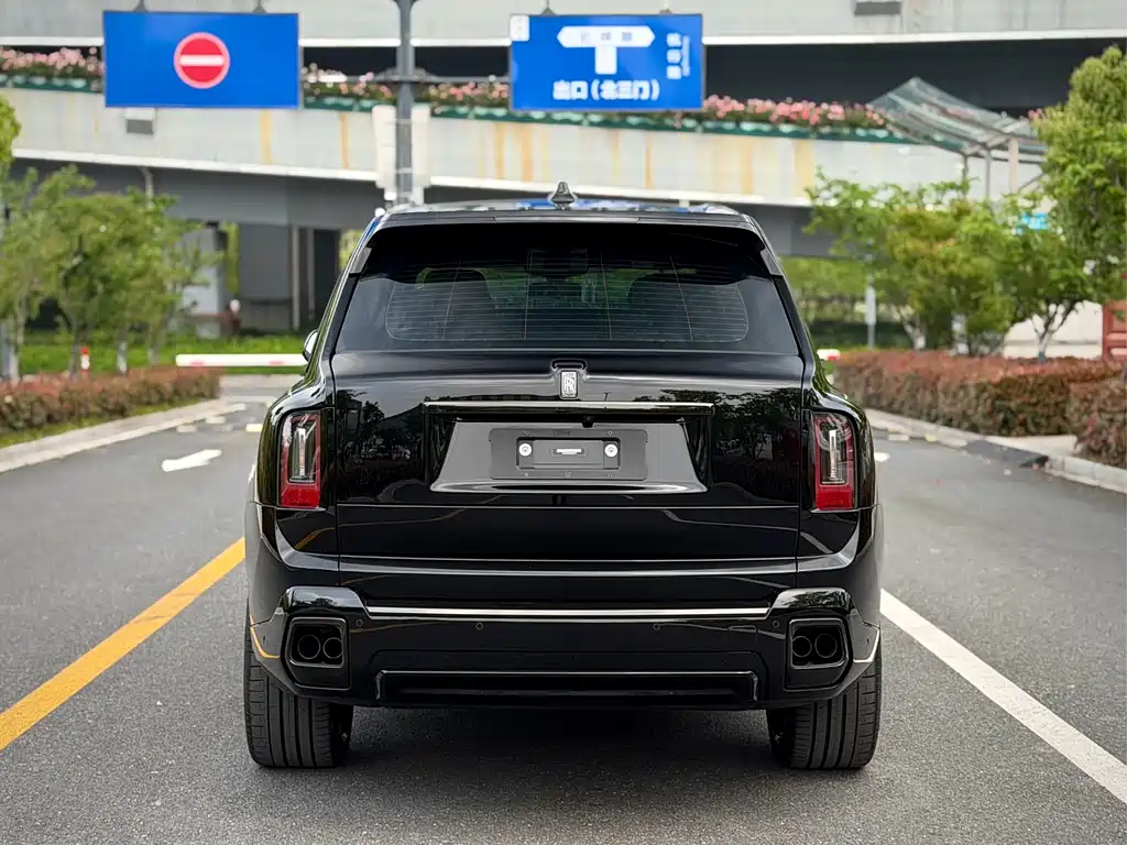 Cullinan Black Badge
