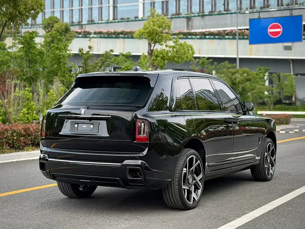 Cullinan Black Badge