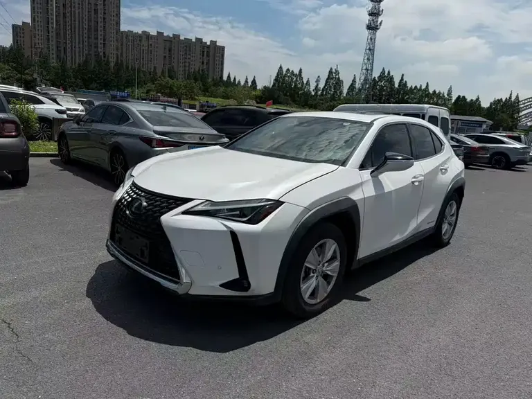 Lexus UX 260 h · CN-V