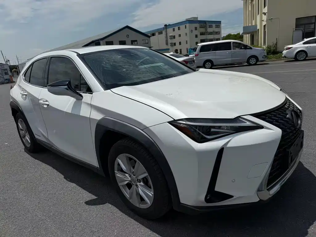 Lexus UX 260 h · CN-V