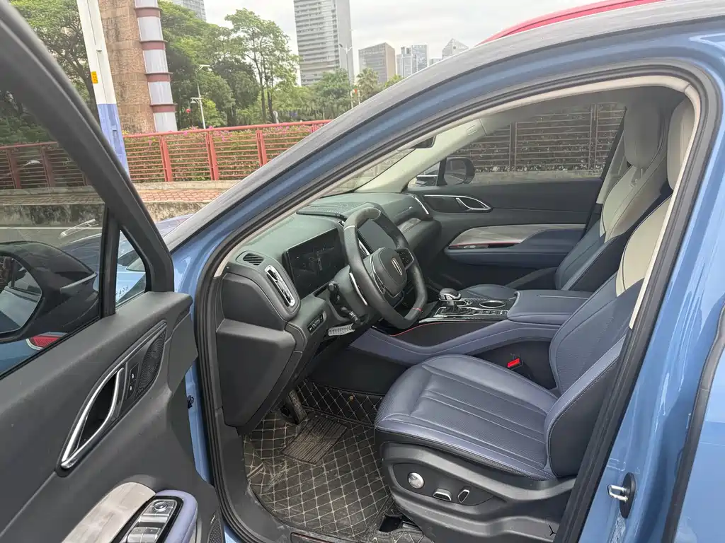 Hongqi HS3 2.0 T 4 WD Promising