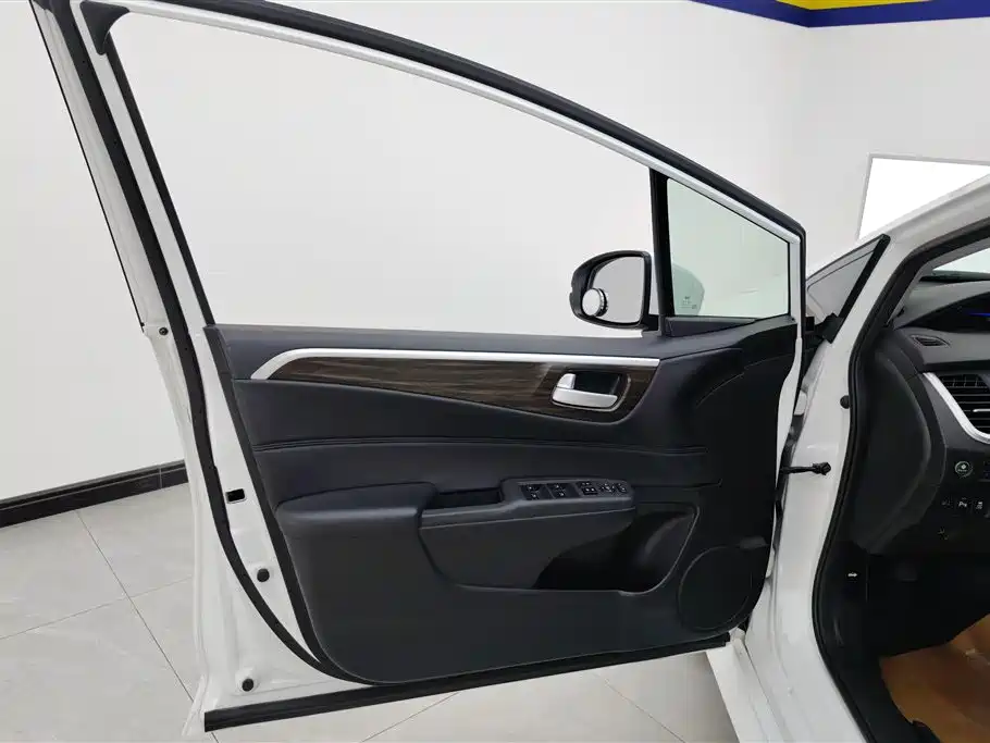 Jade 1.8 L Auto Comfort 5-seat