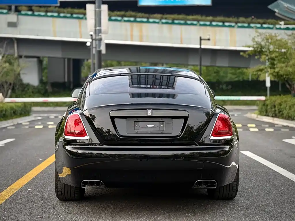 Wraith 6.6 T Black Badge