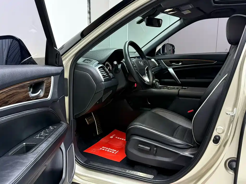 Honda UR-V 240 TURBO 2 WD Luxury CN-V