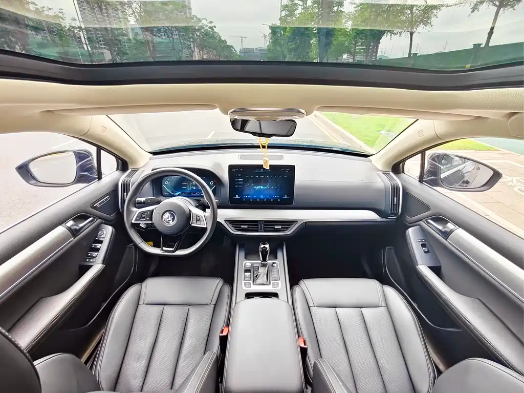 Tang 2.0 T Auto Connected Honored 7-seat CN-VI