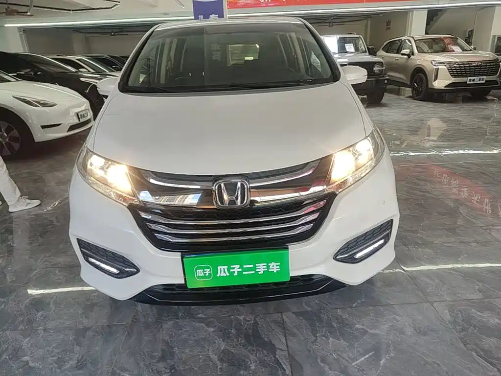 Odyssey 2.4 L Luxury