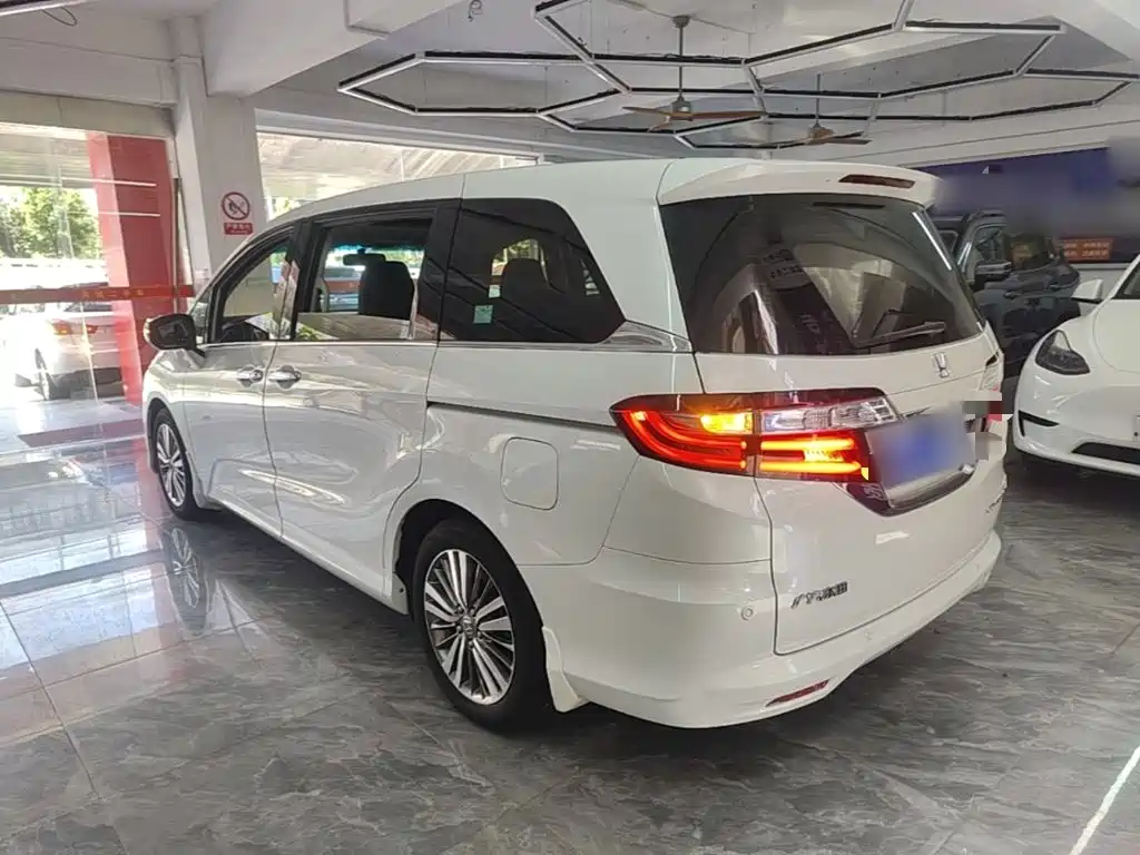 Odyssey 2.4 L Luxury