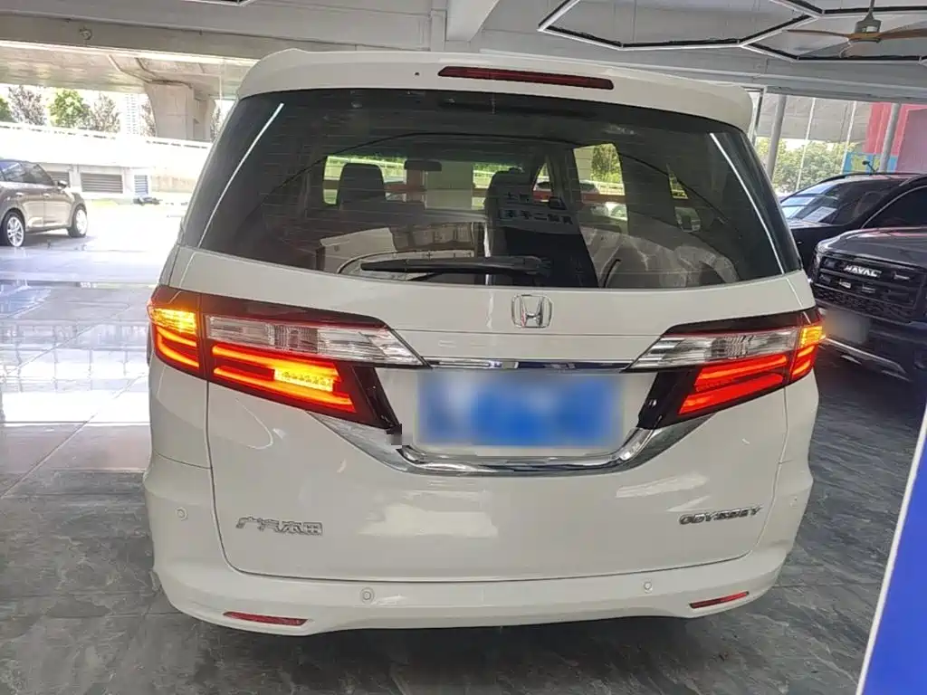 Odyssey 2.4 L Luxury