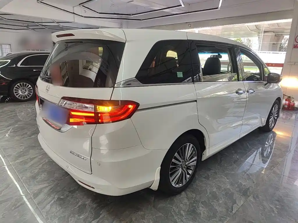 Odyssey 2.4 L Luxury