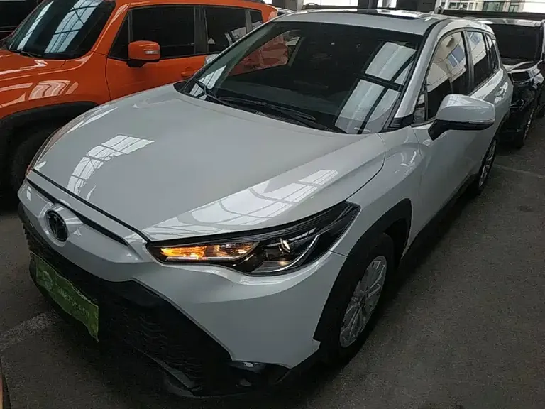 Toyota Frontlander 2.0 L CVT Leading