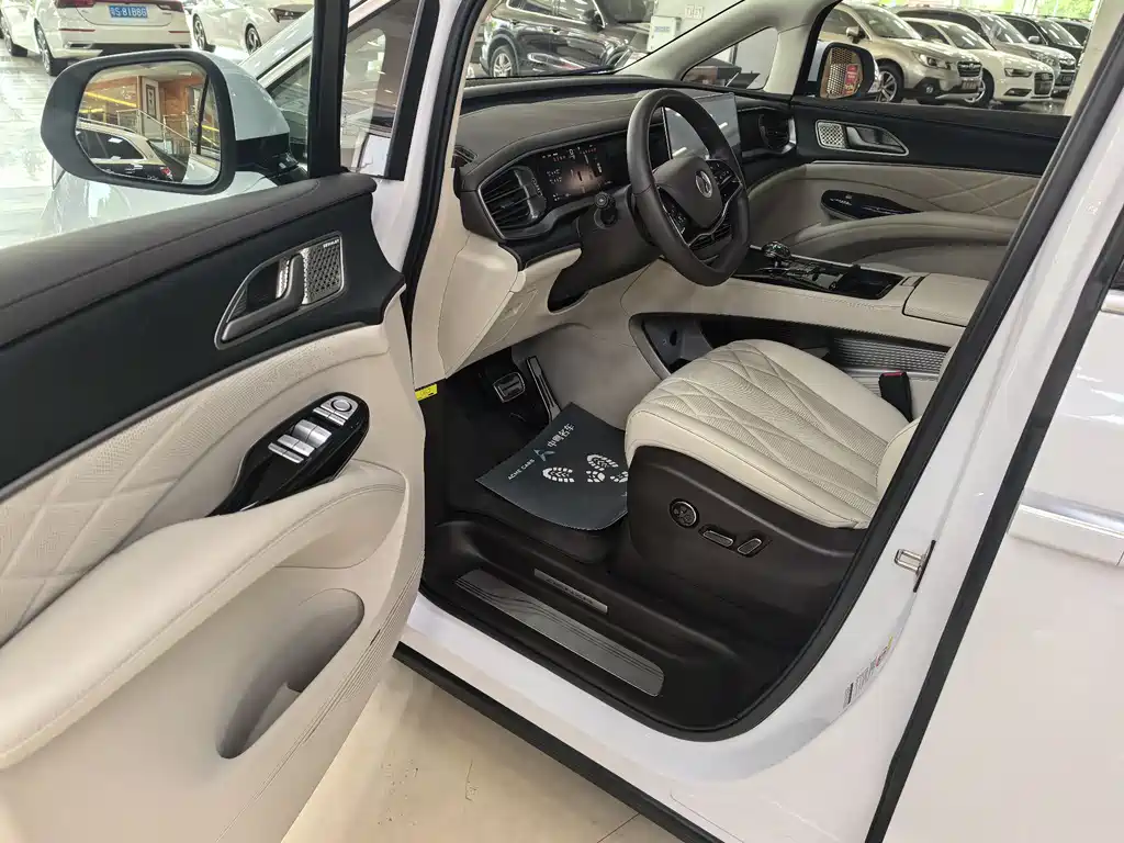 Denza D9 DM-i Smart Drive 1020 4 WD Flagship