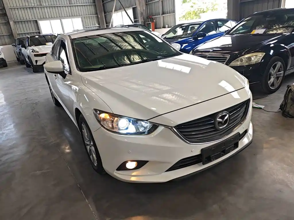 Atenza 2.0 L Blue Sky Luxury