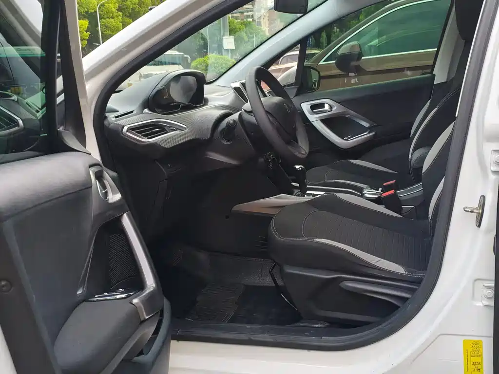 Peugeot 2008 2014 1.6 L Auto Trendy