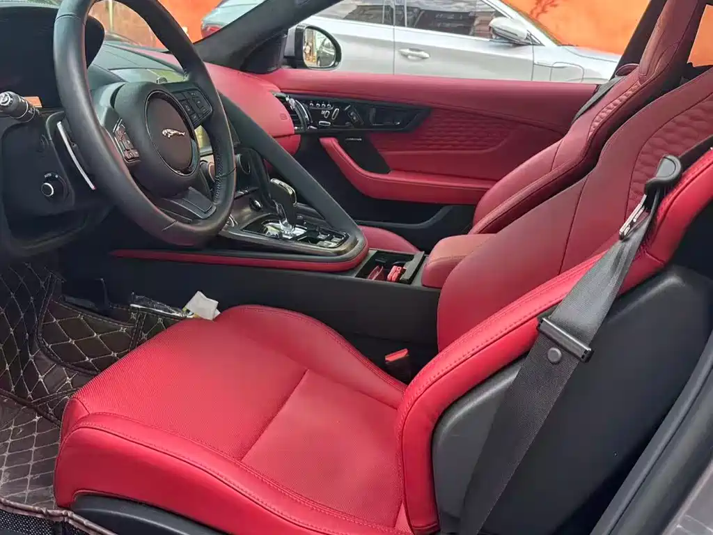 Jaguar F-TYPE P300 75 Anniversary Collector Hardtop