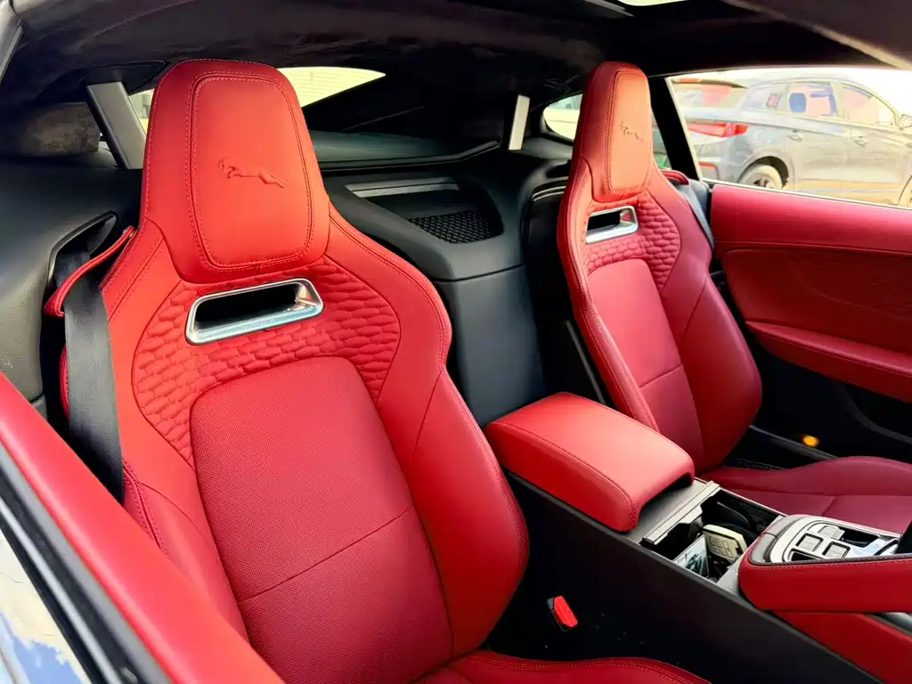 Jaguar F-TYPE P300 75 Anniversary Collector Hardtop