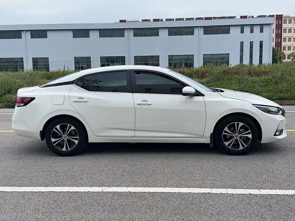 Sylphy 1.6 L CVT Joy