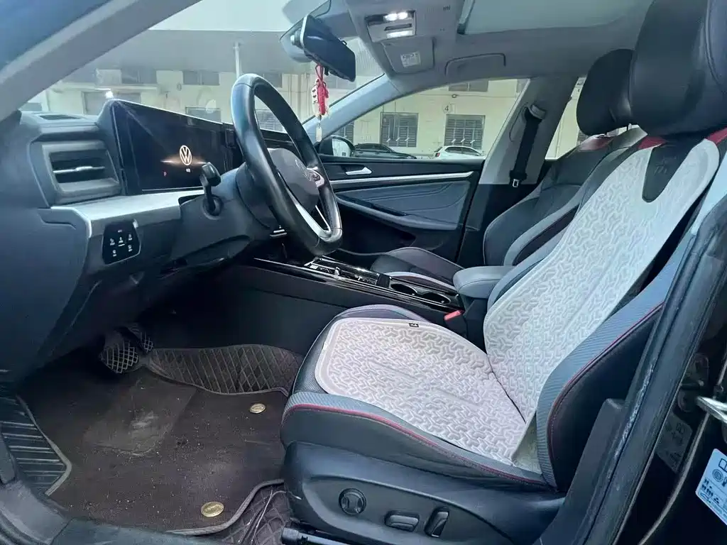 Lamando Lamando L 280 TSI DSG Dazzle Hot