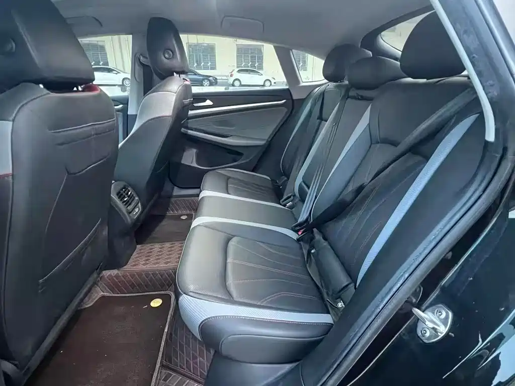 Lamando Lamando L 280 TSI DSG Dazzle Hot