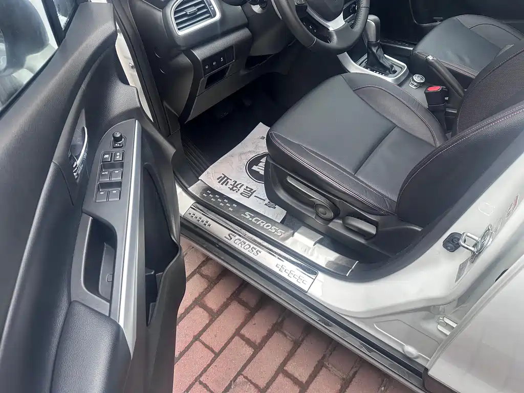 S-Cross 1.6 L CVT 4 WD Distinguished