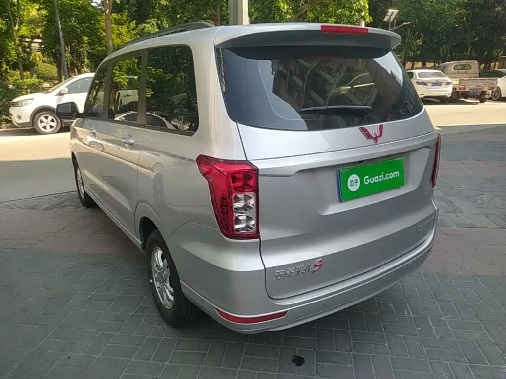 Wuling Hongguang Facelift 1.5 L S Comfort Electric Assist LAR