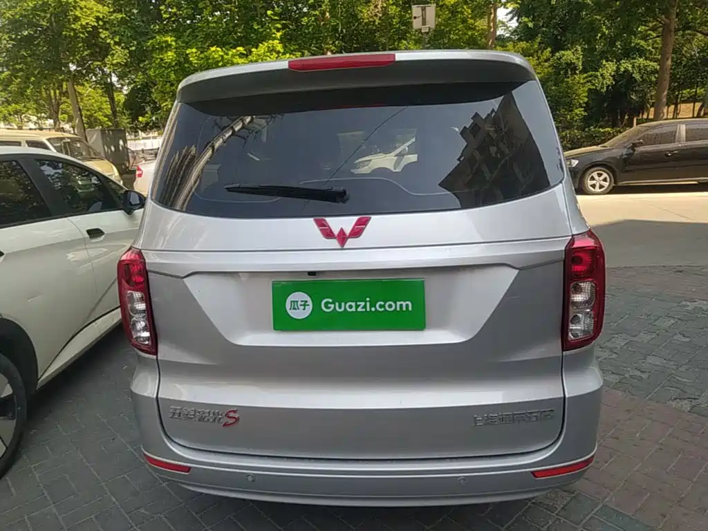 Wuling Hongguang Facelift 1.5 L S Comfort Electric Assist LAR