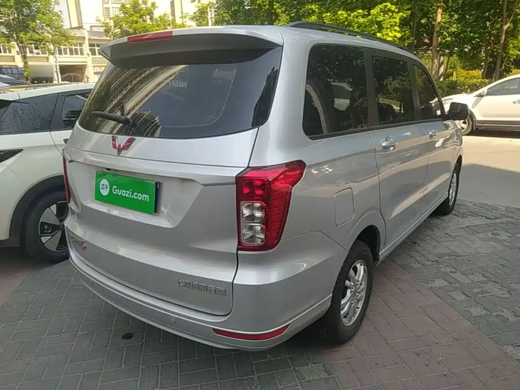 Wuling Hongguang Facelift 1.5 L S Comfort Electric Assist LAR
