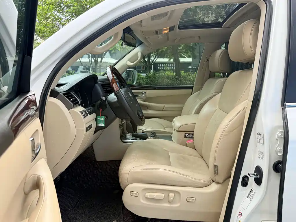 Lexus LX 570