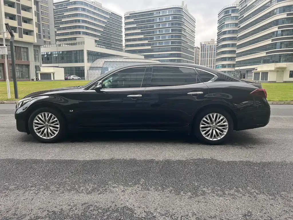 Infiniti Q70 Q70 L 2.5 L Joy