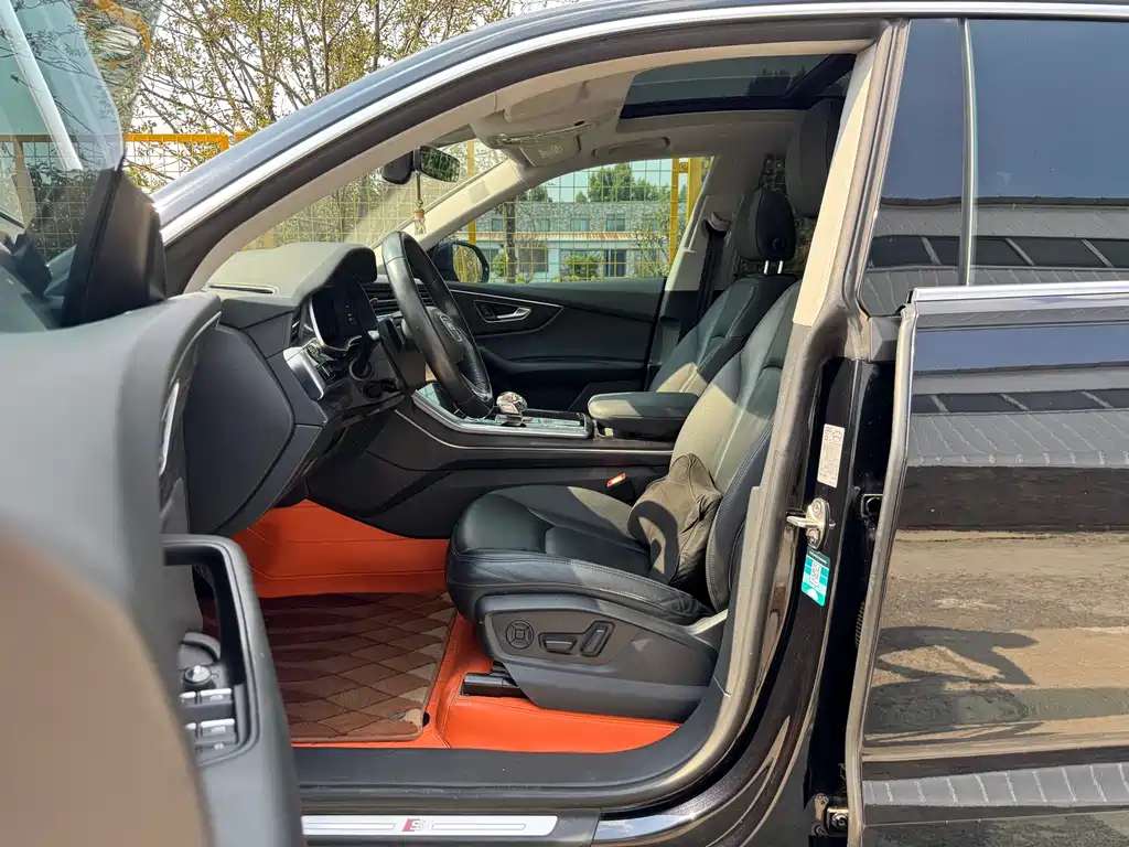 Audi Q8 55 TFSI Luxury Dynamic