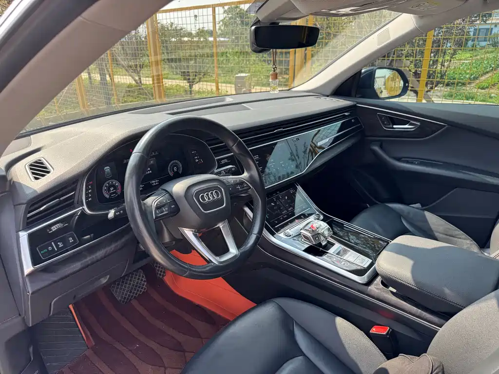 Audi Q8 55 TFSI Luxury Dynamic
