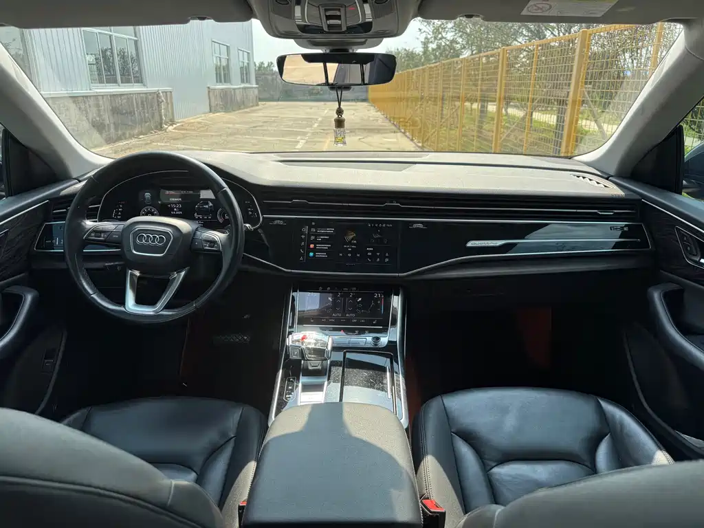 Audi Q8 55 TFSI Luxury Dynamic