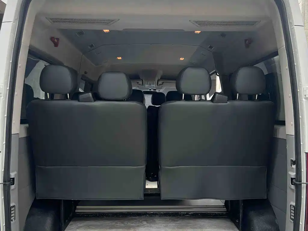 Xintu V80 新途V80 2025款 PRO商务车 6 MT 长轴中顶 9座 营运