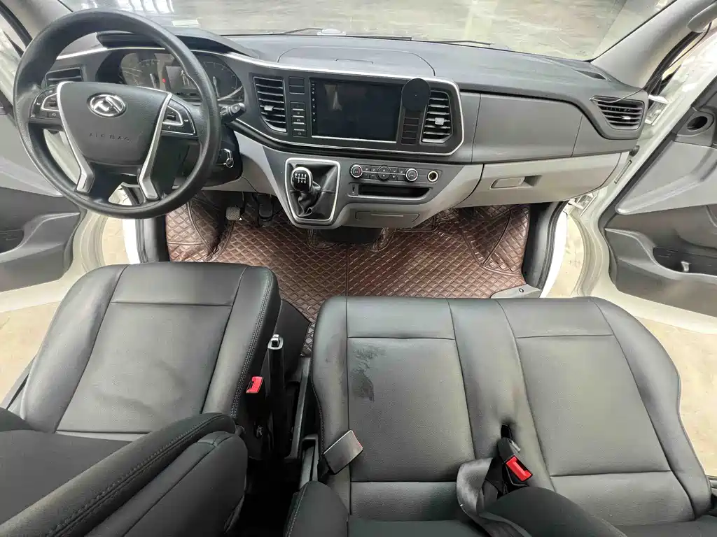 Xintu V80 新途V80 2025款 PRO商务车 6 MT 长轴中顶 9座 营运