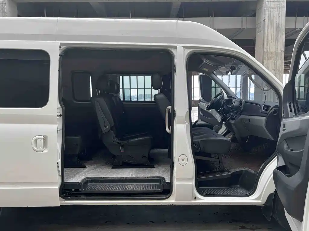 Xintu V80 新途V80 2025款 PRO商务车 6 MT 长轴中顶 9座 营运