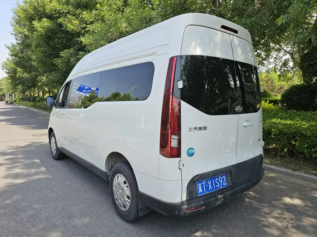 Xintu V70 新途V70 2023款 2.0 T 精英版 自动长轴中顶 6/7座