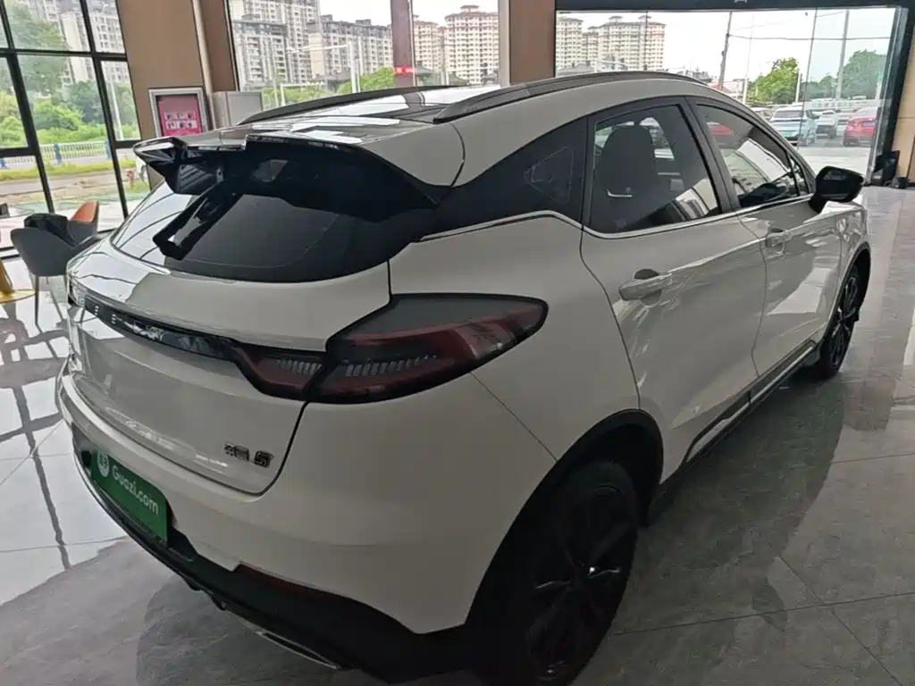 Emgrand S 1.4 T CVT Distinguished