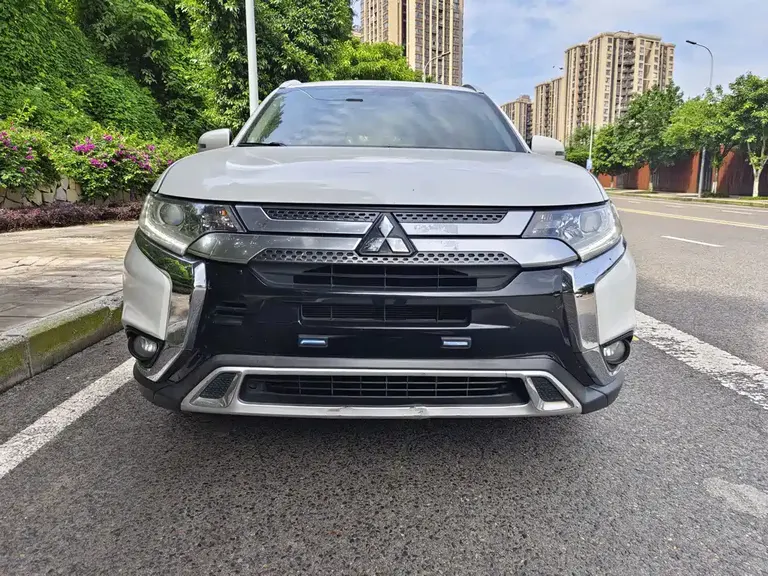 Mitsubishi Outlander 2.0 L 2 WD Smooth Enjoyment 5-seat CN-VI