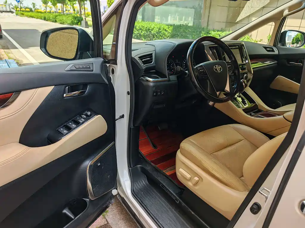 Alphard 3.5 L Luxury