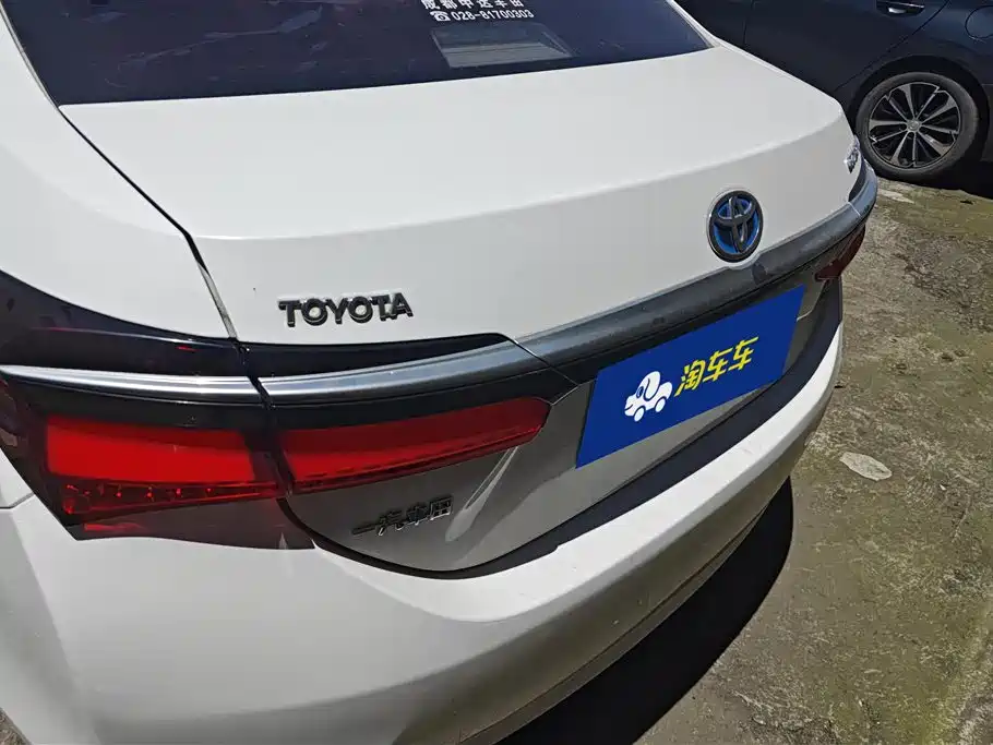 Corolla Facelift Dual Engine 1.8 L E-CVT Leading
