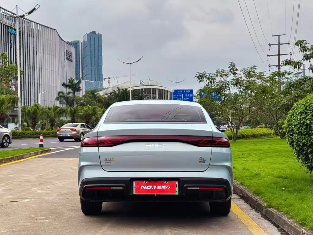 Qin L DM-i 80 KM Leading