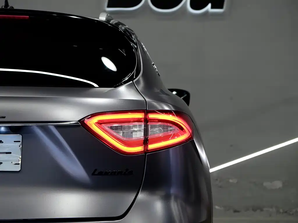 Levante 3.0 T Standard